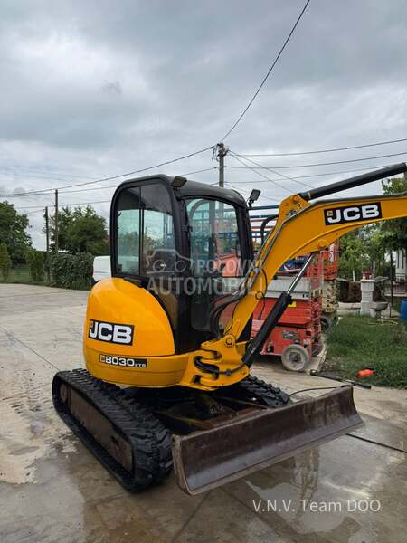 JCB 8030 tri kasike