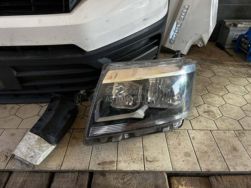 levi i desni far za vw crafter