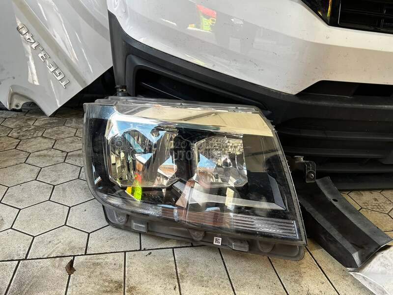 levi i desni far za vw crafter