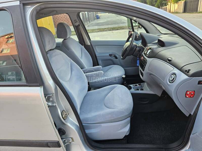 Citroen C3 1.1b Serv istoria