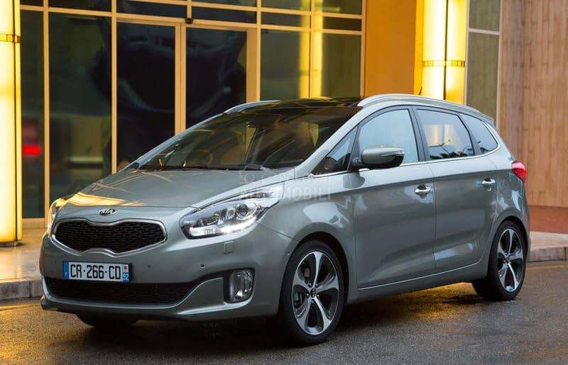 Kia Carens 2006. god. -  kompletan auto u delovima