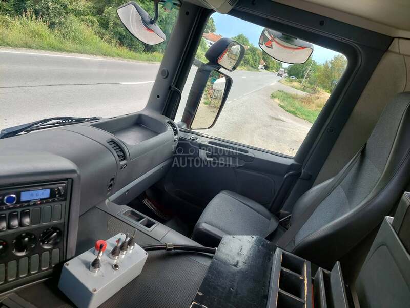 Scania P270 podizac kontejnera