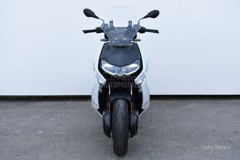 BMW CE 04