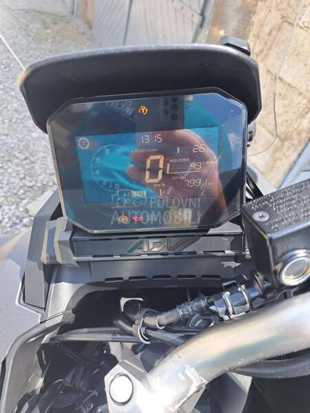 Honda adv 350