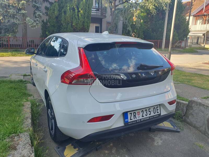 Volvo V40 