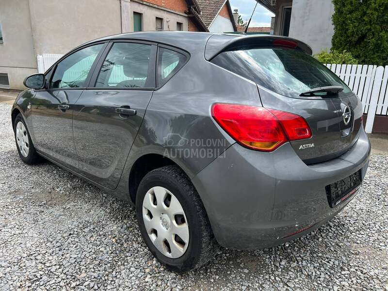 Opel Astra J 
