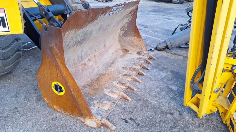 Utovarna kašika BOE 2400 mm