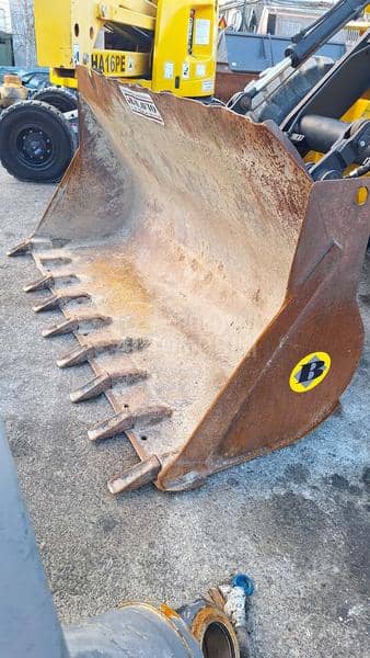 Utovarna kašika BOE 2400 mm