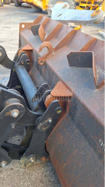 Utovarna kašika BOE 2400 mm