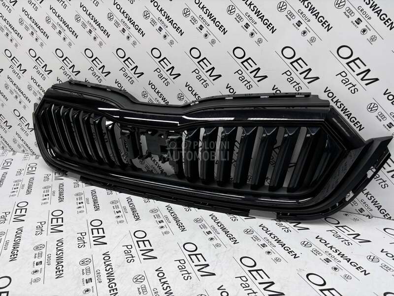 Maska Octavia A8 Black edition