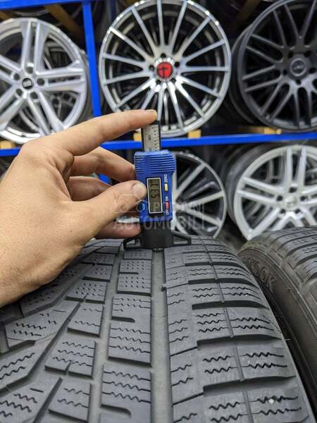 Hankook 225/45 R17 Zimska