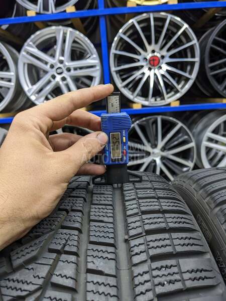 Hankook 225/45 R17 Zimska