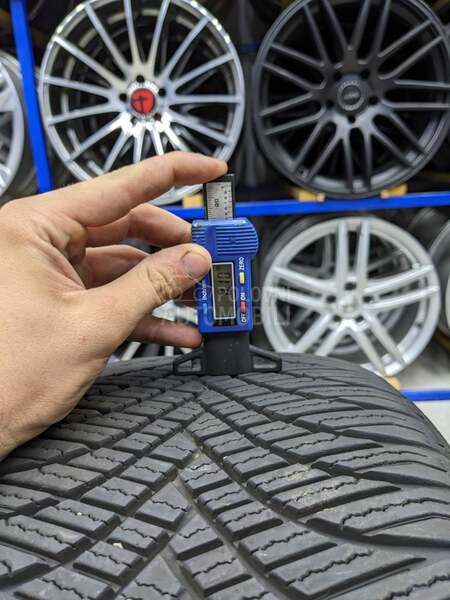 Goodride 235/35 R19 Zimska