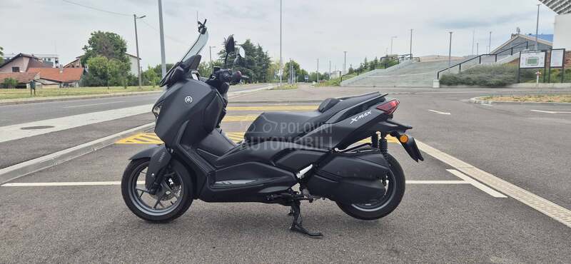 Yamaha XMAX 300