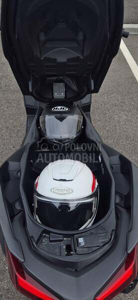 Yamaha XMAX 300