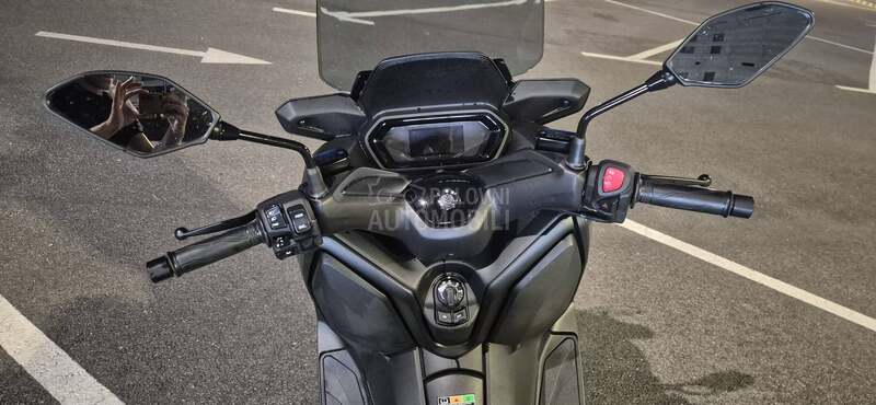 Yamaha XMAX 300