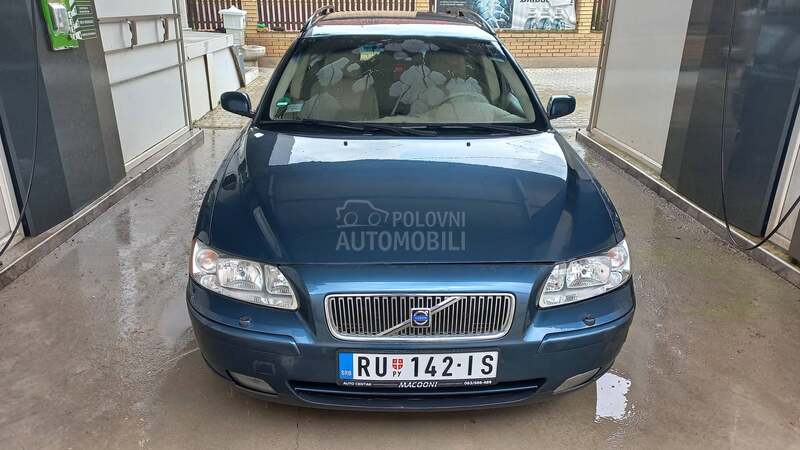Volvo V70 2.4