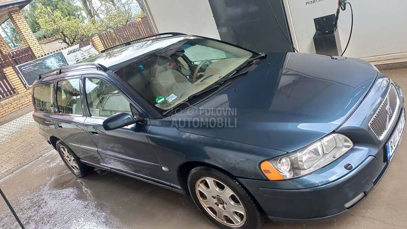 Volvo V70 2.4
