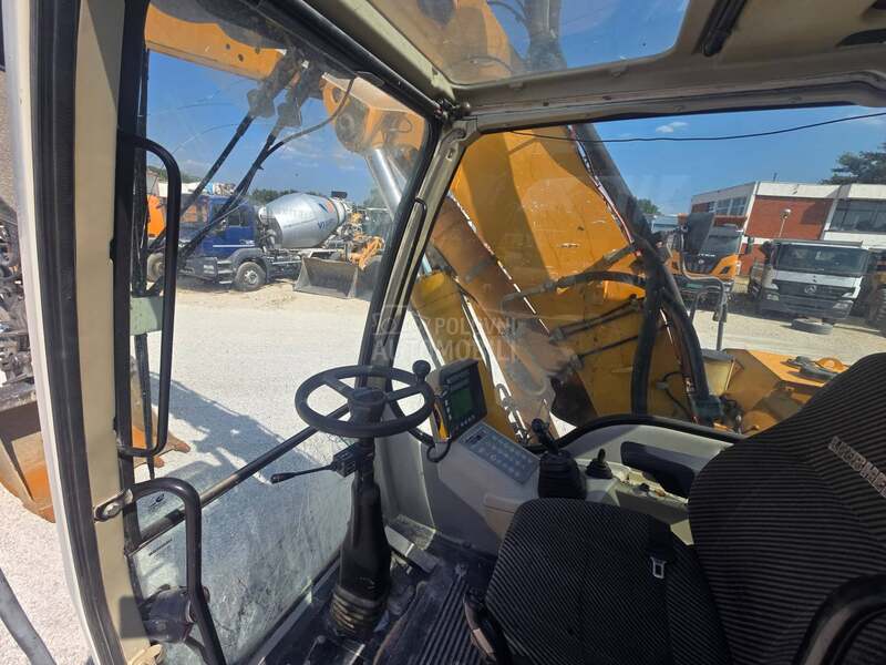 Liebherr A900C
