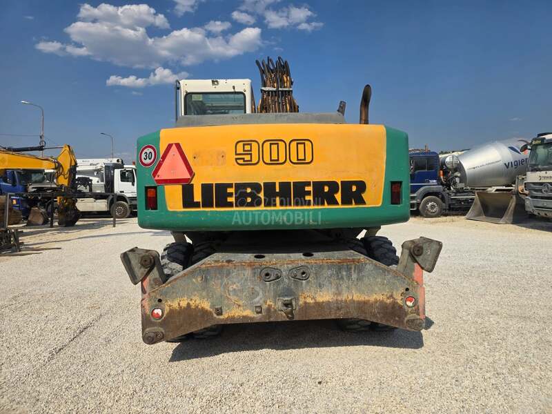Liebherr A900C