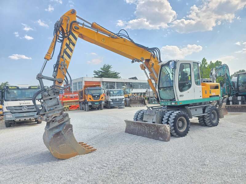 Liebherr A900C