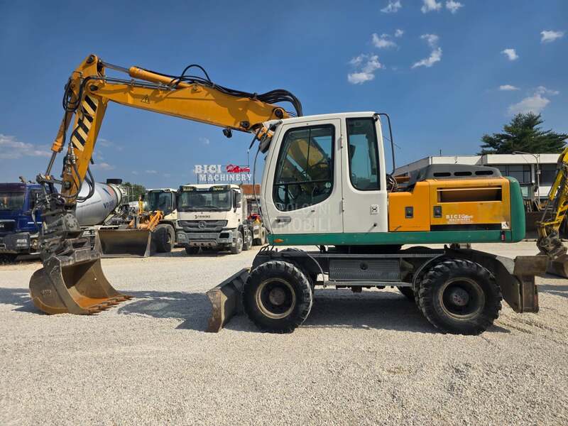 Liebherr A900C