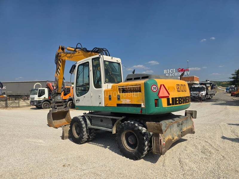 Liebherr A900C