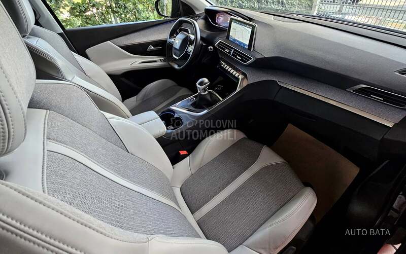 Peugeot 3008 1.5 HDi ALLURE