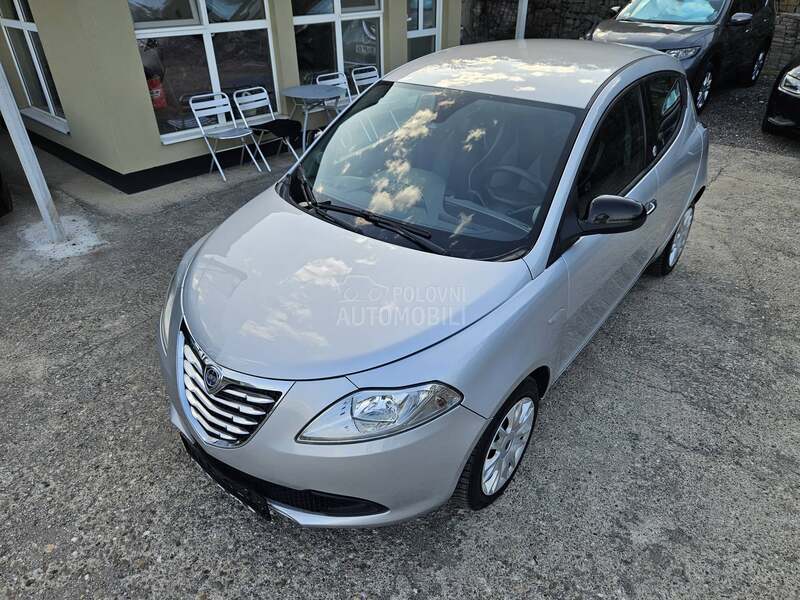 Lancia Ypsilon 1.2 TNG CHIC