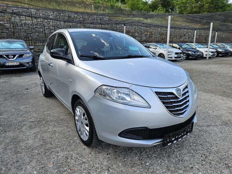 Lancia Ypsilon 1.2 TNG CHIC