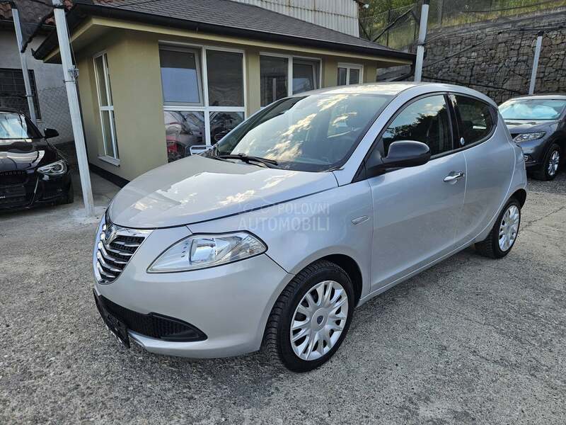 Lancia Ypsilon 1.2 TNG CHIC