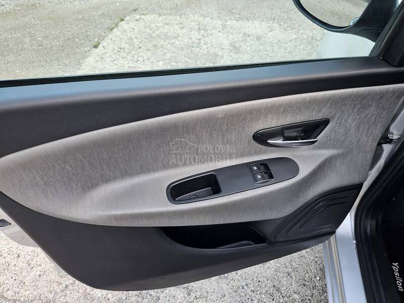 Lancia Ypsilon 1.2 TNG CHIC