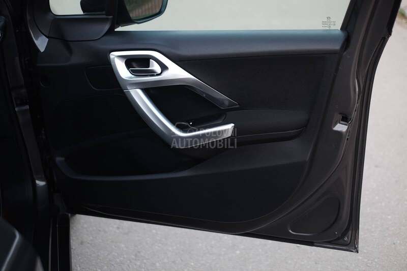 Peugeot 2008 1.5HDi ALLURE 61000