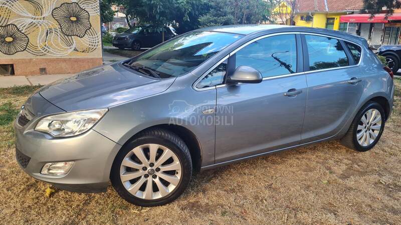 Opel Astra J 1.6Ben. Cosmo
