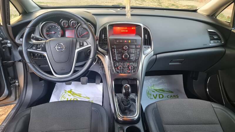 Opel Astra J 1.6Ben. Cosmo