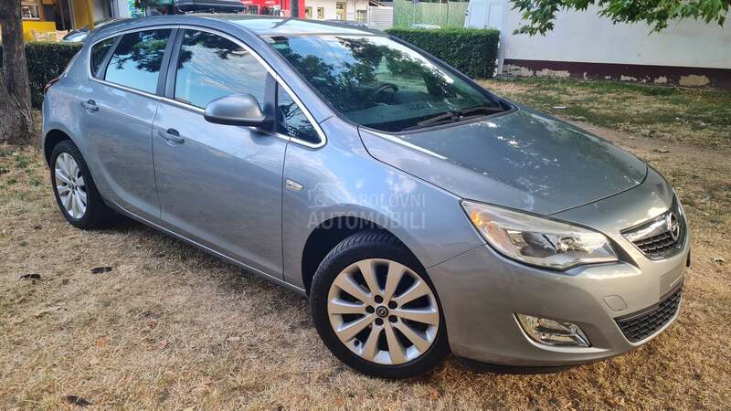 Opel Astra J 1.6Ben. Cosmo