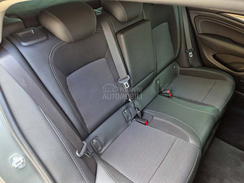 Opel Insignia 1.6 CDTi/GRAND SPORT