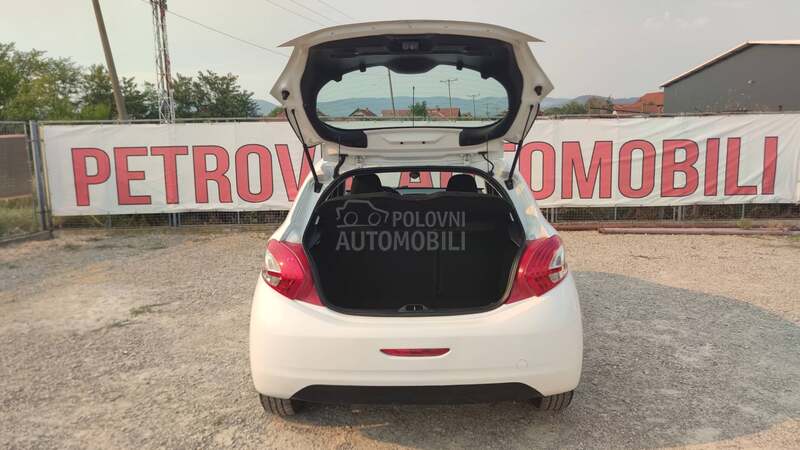 Peugeot 208 1.4 E-HDi /STYLE/NOV