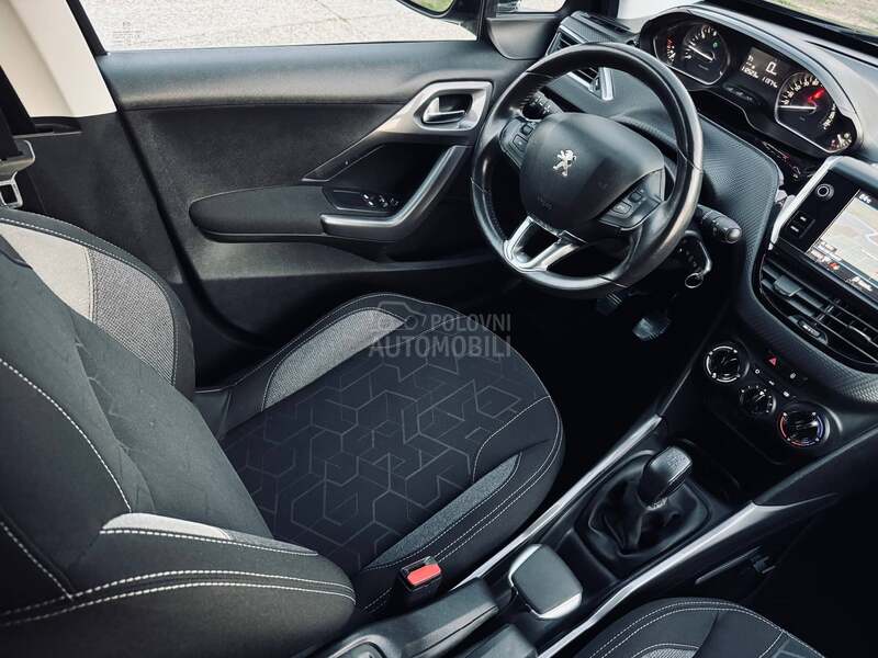 Peugeot 2008 1.2 AllURE  NOV