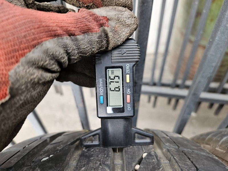 Bridgestone 235/45 R19 Letnja