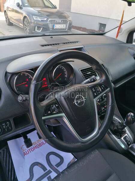 Opel Meriva 1.4i ESSENTIA CH