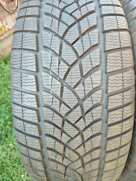 Goodyear 255/50 R19 Zimska