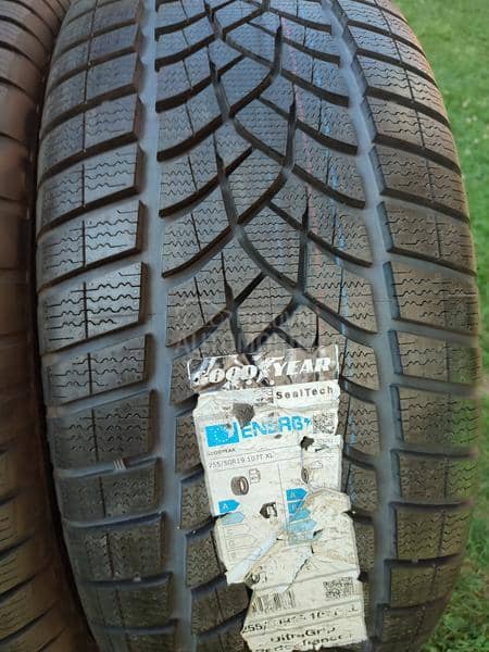 Goodyear 255/50 R19 Zimska