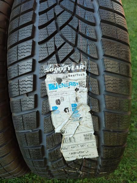 Goodyear 255/50 R19 Zimska