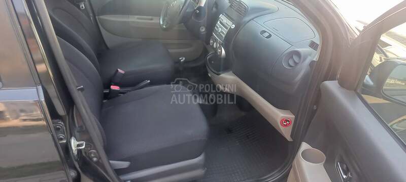 Daihatsu Sirion 13