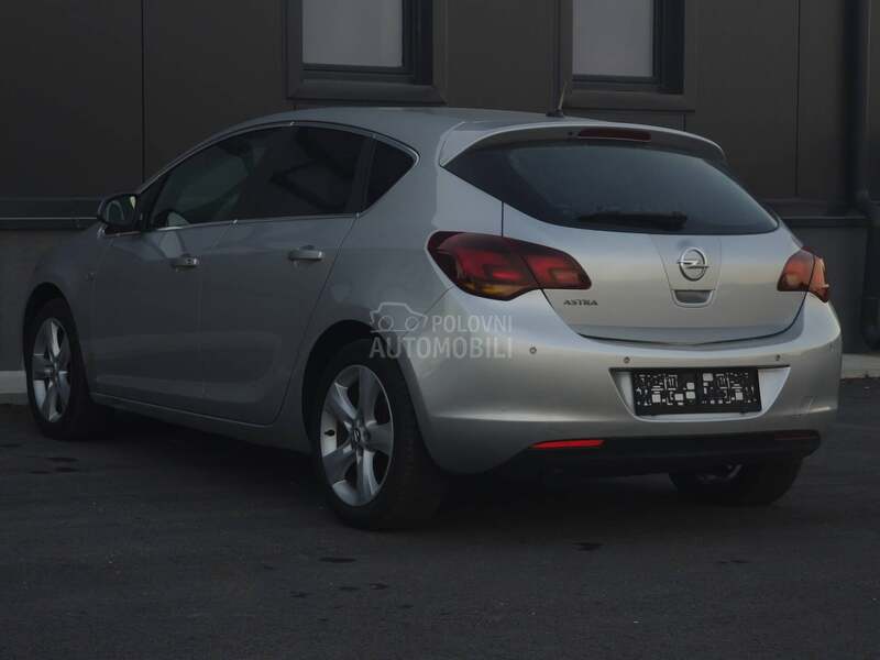 Opel Astra J 