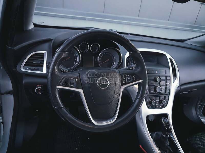 Opel Astra J 
