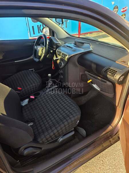 Toyota iQ 1.0