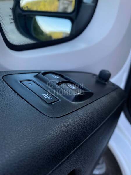 Peugeot Boxer Kombinovani 7 sedista