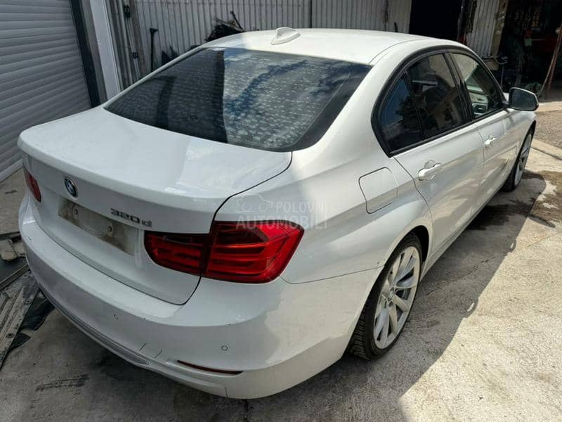 BMW 320d F30 -  kompletan auto u delovima